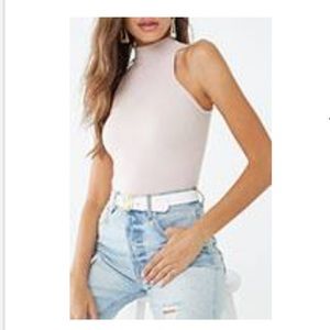 Sleeveless sweater top